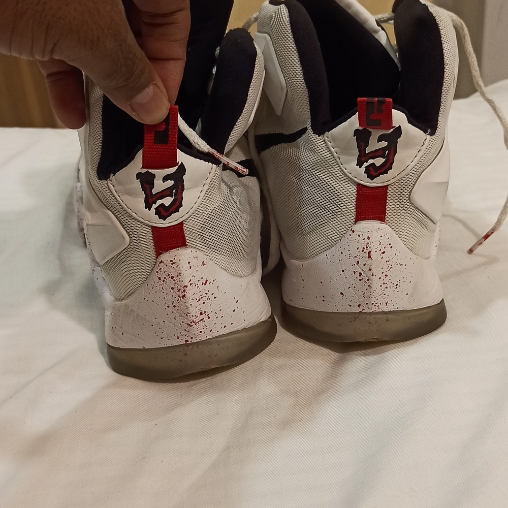 Nike LeBron James  13 Horror Flick Hypebeast. - Picture 6 of 12